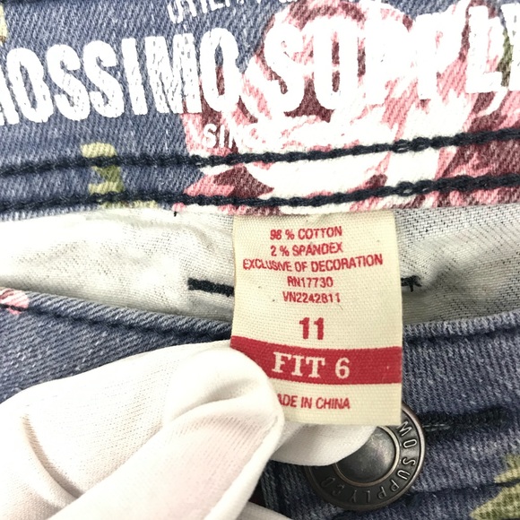 VO JEANS | Mossimo | Floral Accent Jean Shorts (2) - Picture 16 of 17